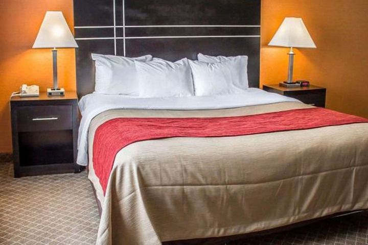 Queen Bed Accessible (3 of 6)
