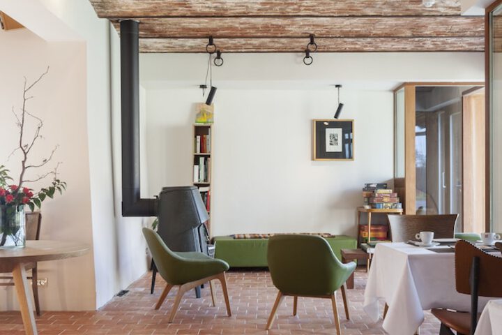Guest Lobby