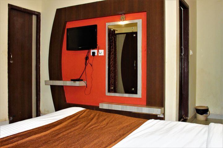 Room 9 of 31