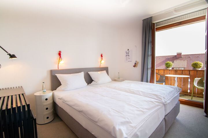 Room 20 of 395