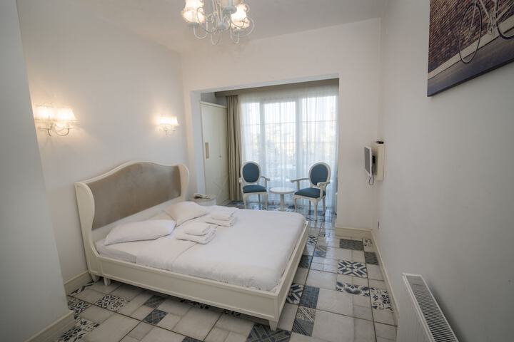 Room 6 of 125