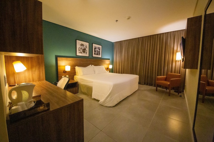Room 14 of 76