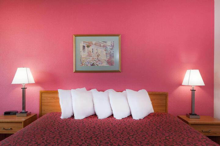 1 King Bed (13 of 16)