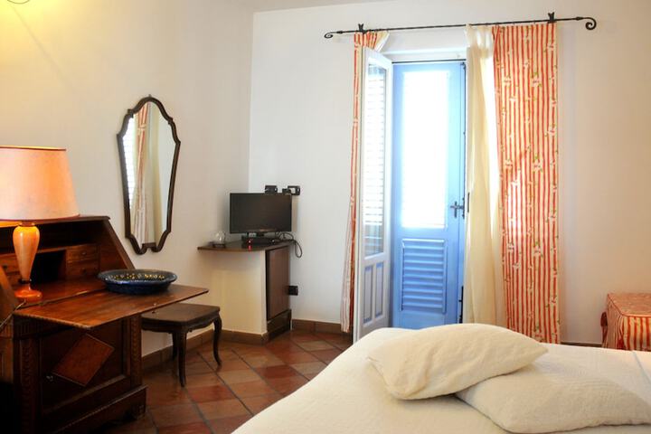 Room 4 of 40