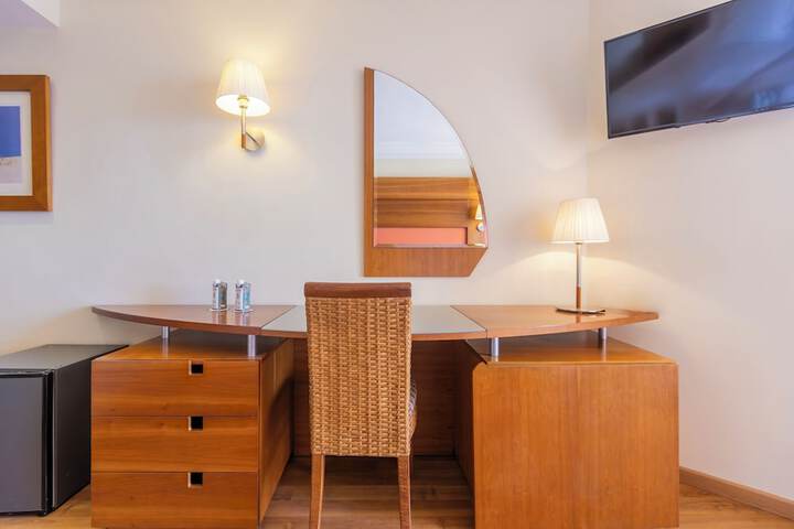Room 6 of 47