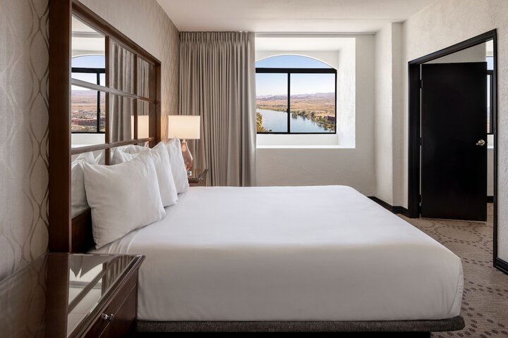 Room 28 of 105