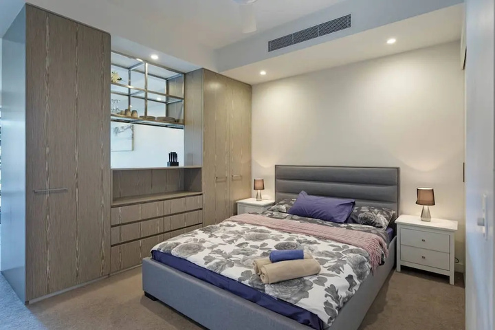 Room 2 of 9