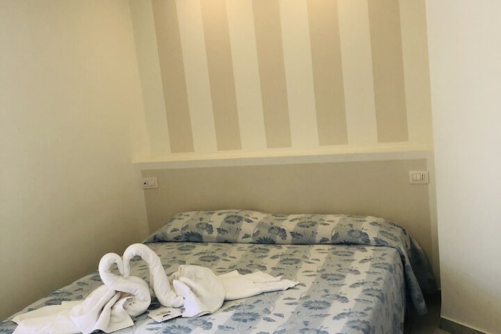 Room 13 of 34