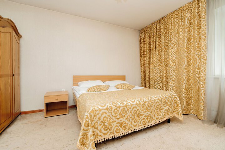 Room 10 of 26