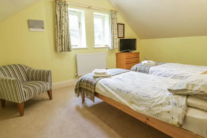 Room 4 of 14