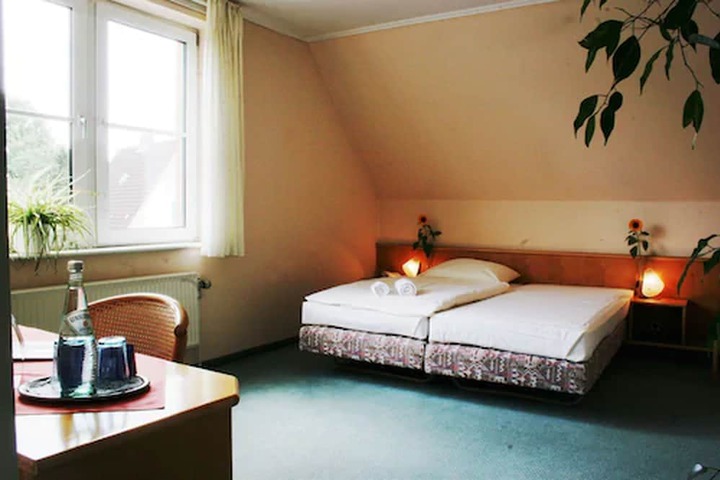Room 6 of 18