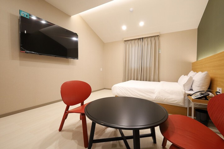 Room 35 of 62