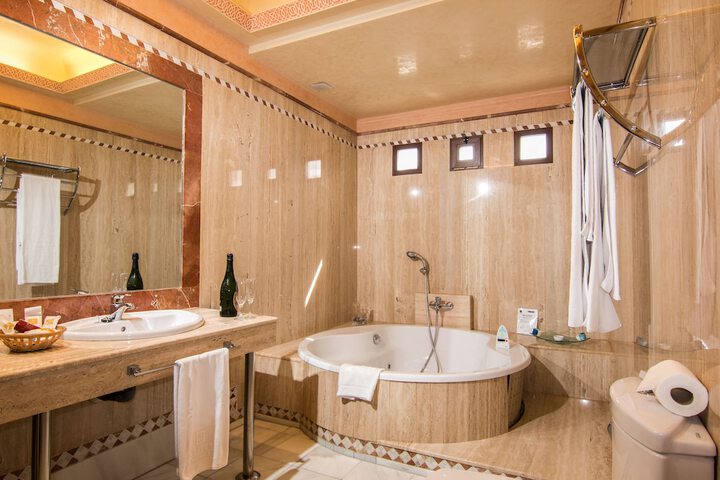 Jetted tub