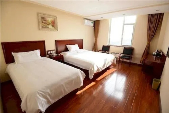 Room 4 of 10