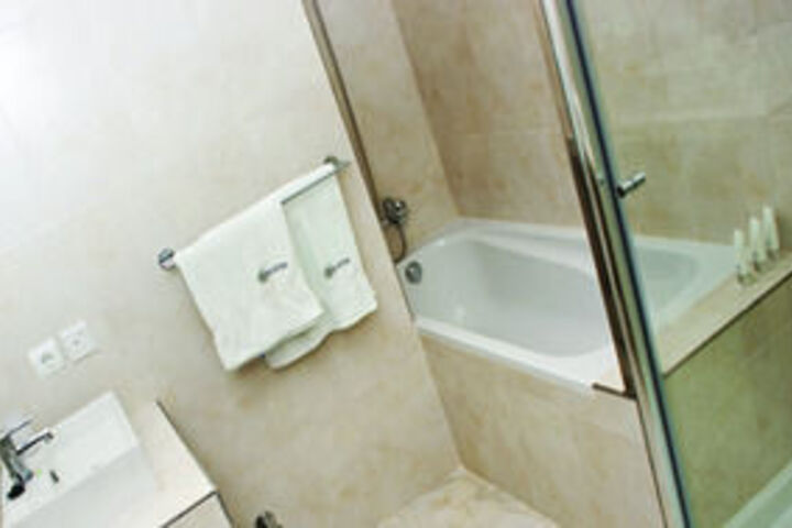 Room 2 of 28