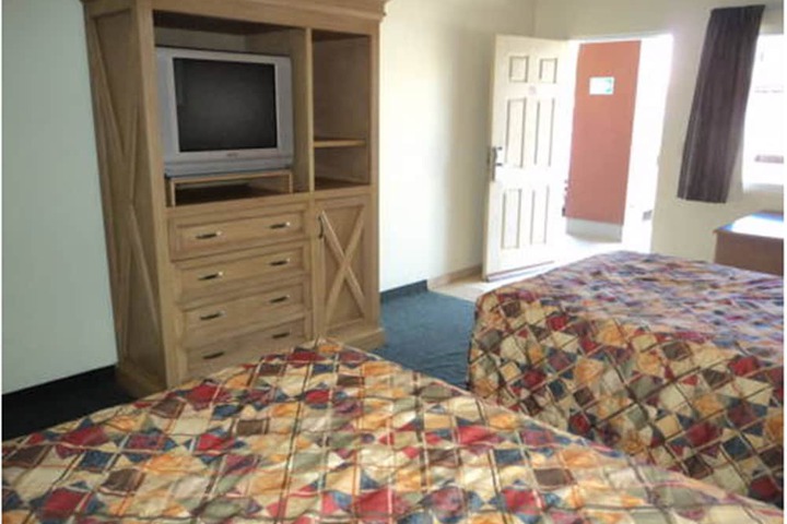 Room 5 of 11
