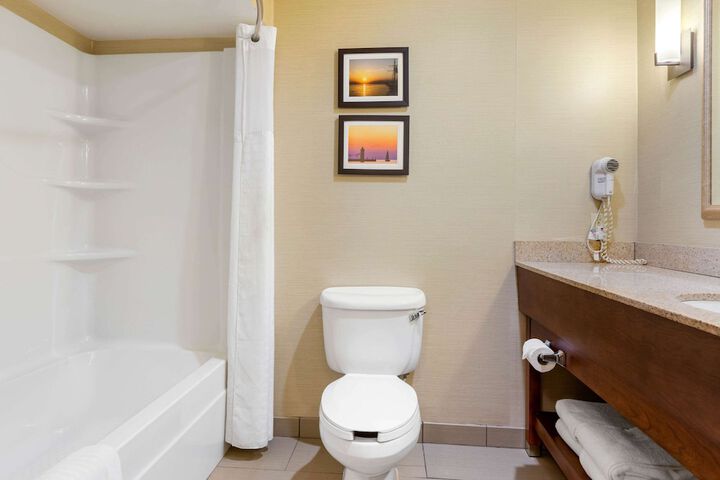 1 King Bed Suite (1 of 10)