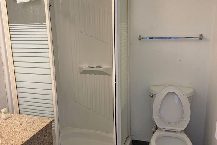 Room 10 of 19