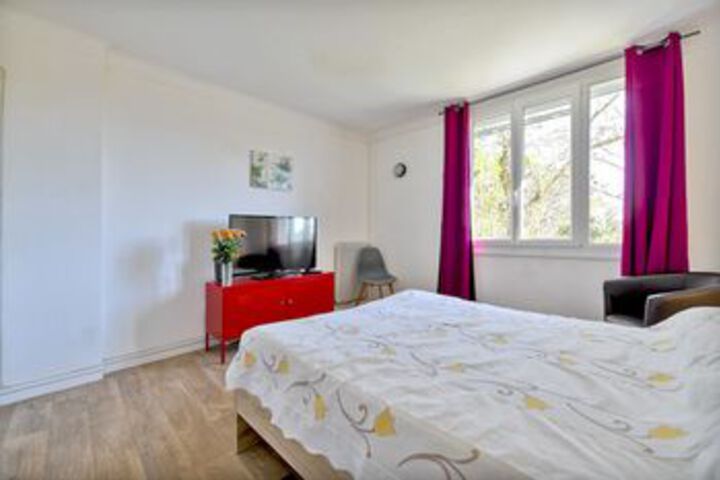 Room 10 of 27