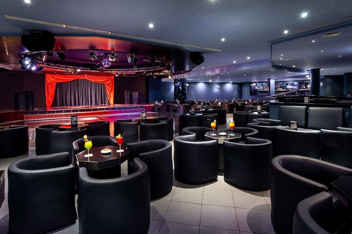 Lounge 73 of 80