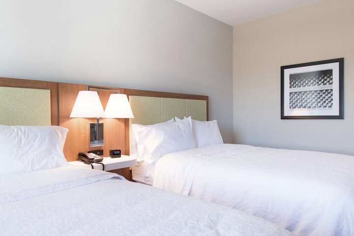 2 Queen Beds Hearing Accessible (4 of 5)
