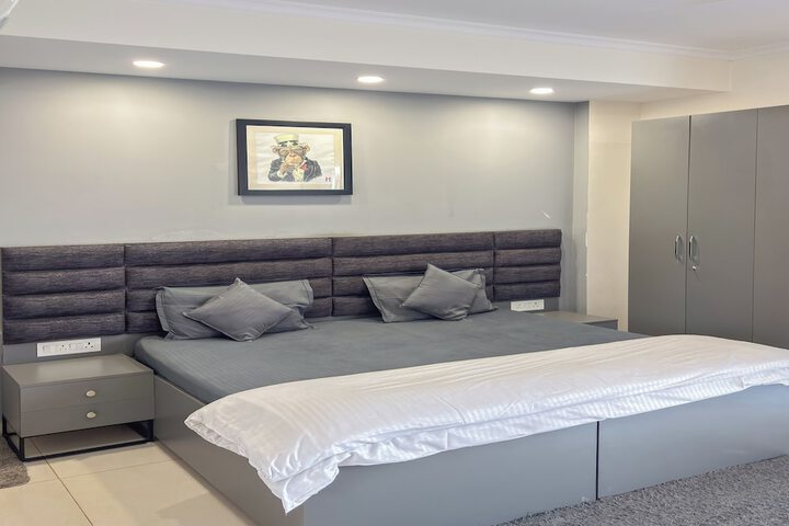 Room 8 of 32