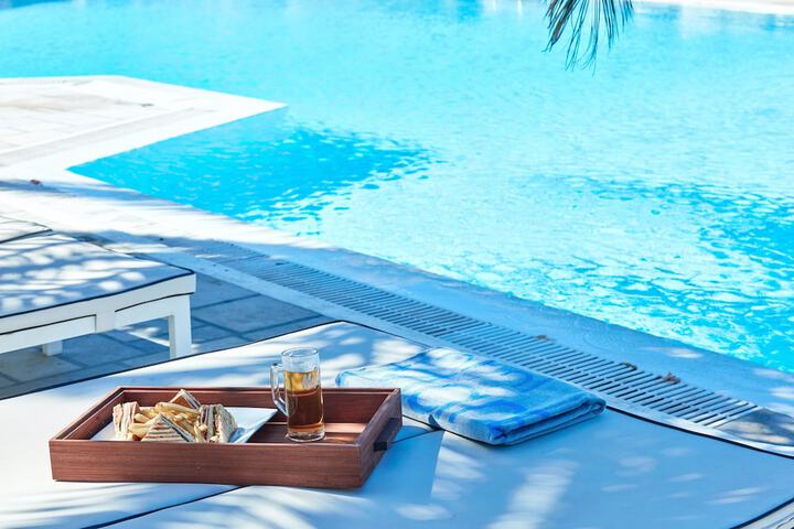 Hotel Pool