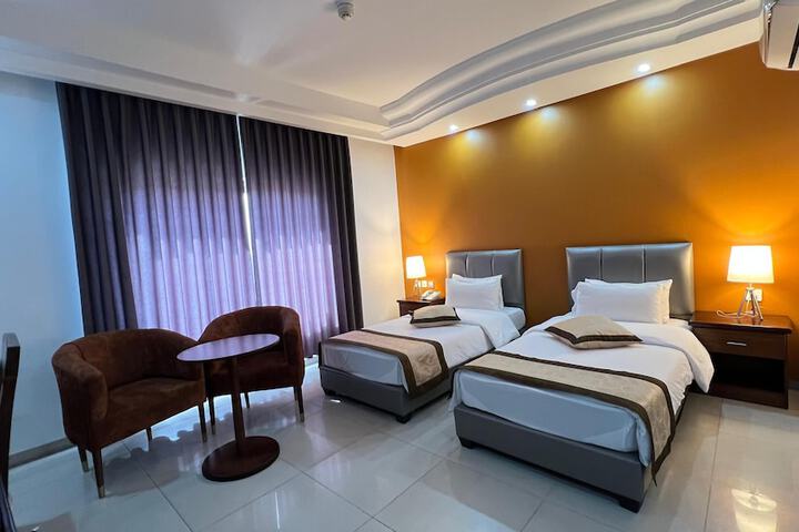 Room 20 of 36