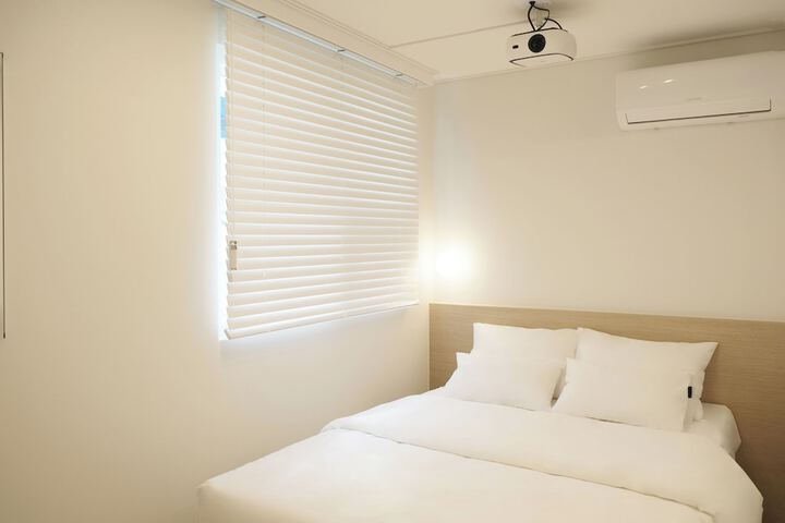 Room 10 of 31