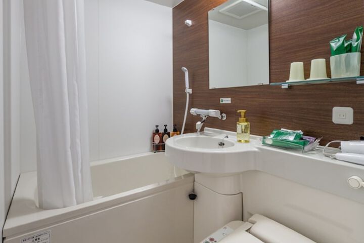Room 15 of 26