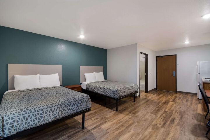 2 Double Beds (6 of 9)