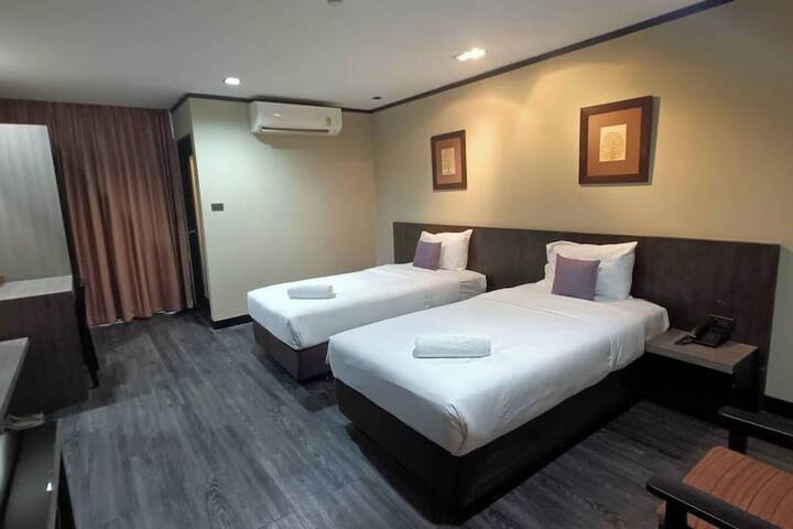 Room 29 of 153