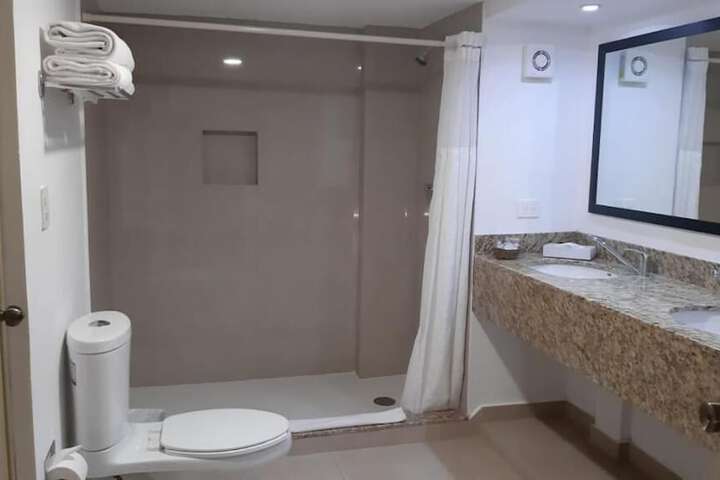 Room 6 of 18