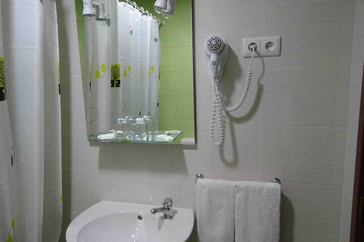 Room 33 of 40