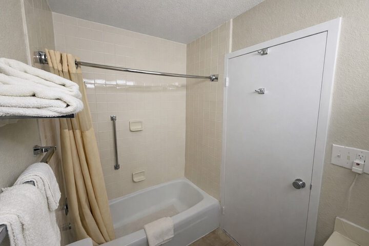 Room 12 of 20