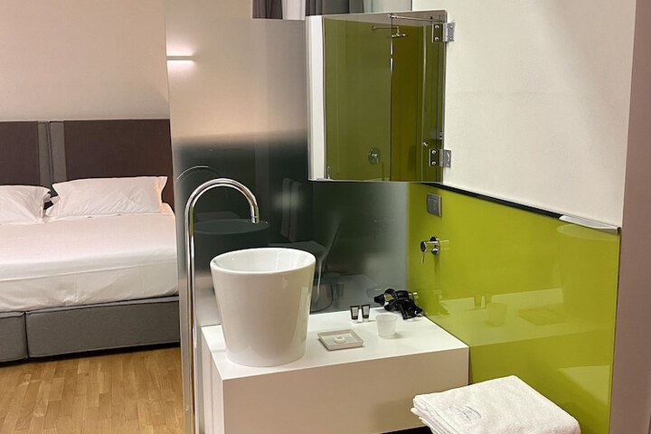 Room 19 of 32