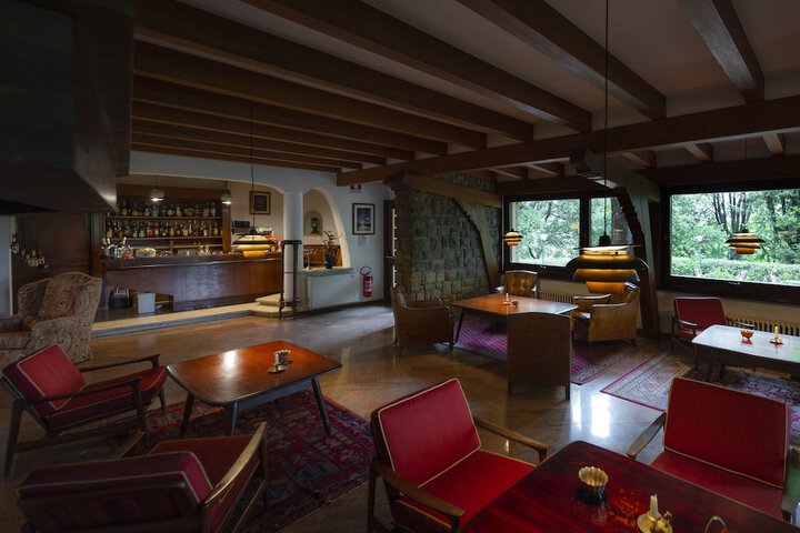 Lounge 113 of 140