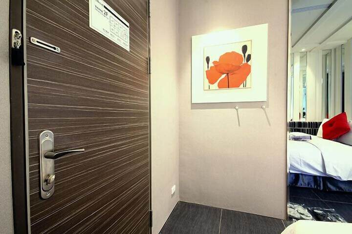 Room 32 of 59