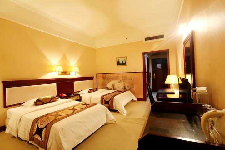 Room 7 of 8