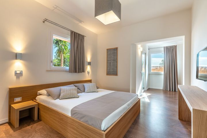 Room 3 of 52