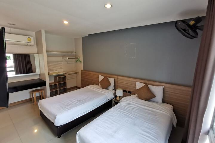 Room 6 of 24