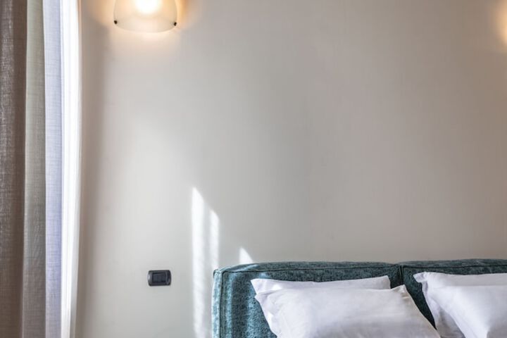 Room 4 of 42