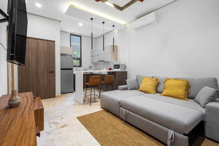 Room 6 of 10