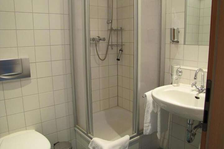 Room 16 of 46