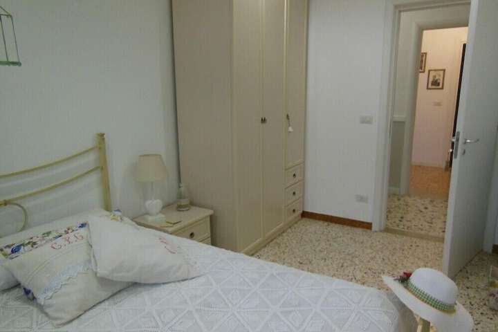 Room 9 of 34