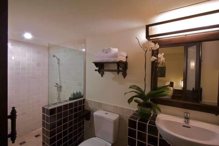 Room 10 of 14