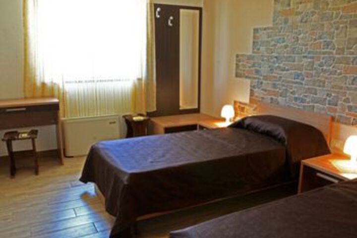 Room 9 of 19