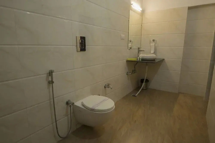 Room 8 of 11