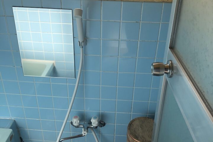 Room 6 of 8