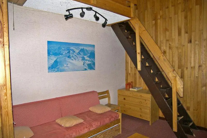 Room 7 of 10